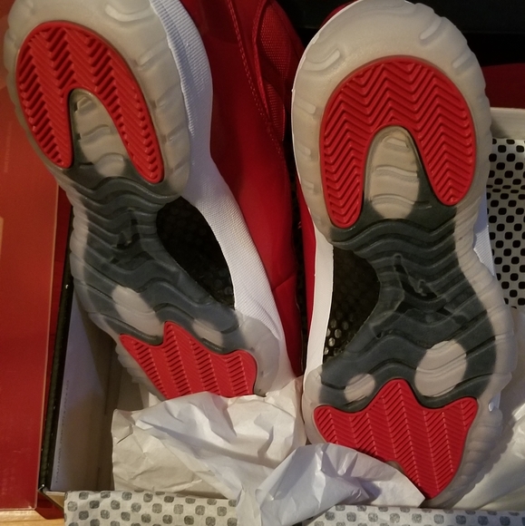 Nike Air Jordan 11 Retro - Picture 2 of 8